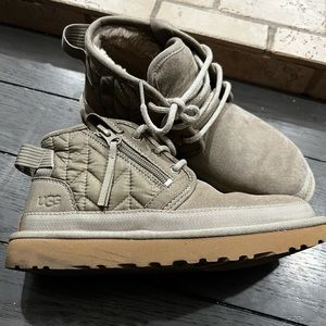 Ugg Chukka sz 9 boots